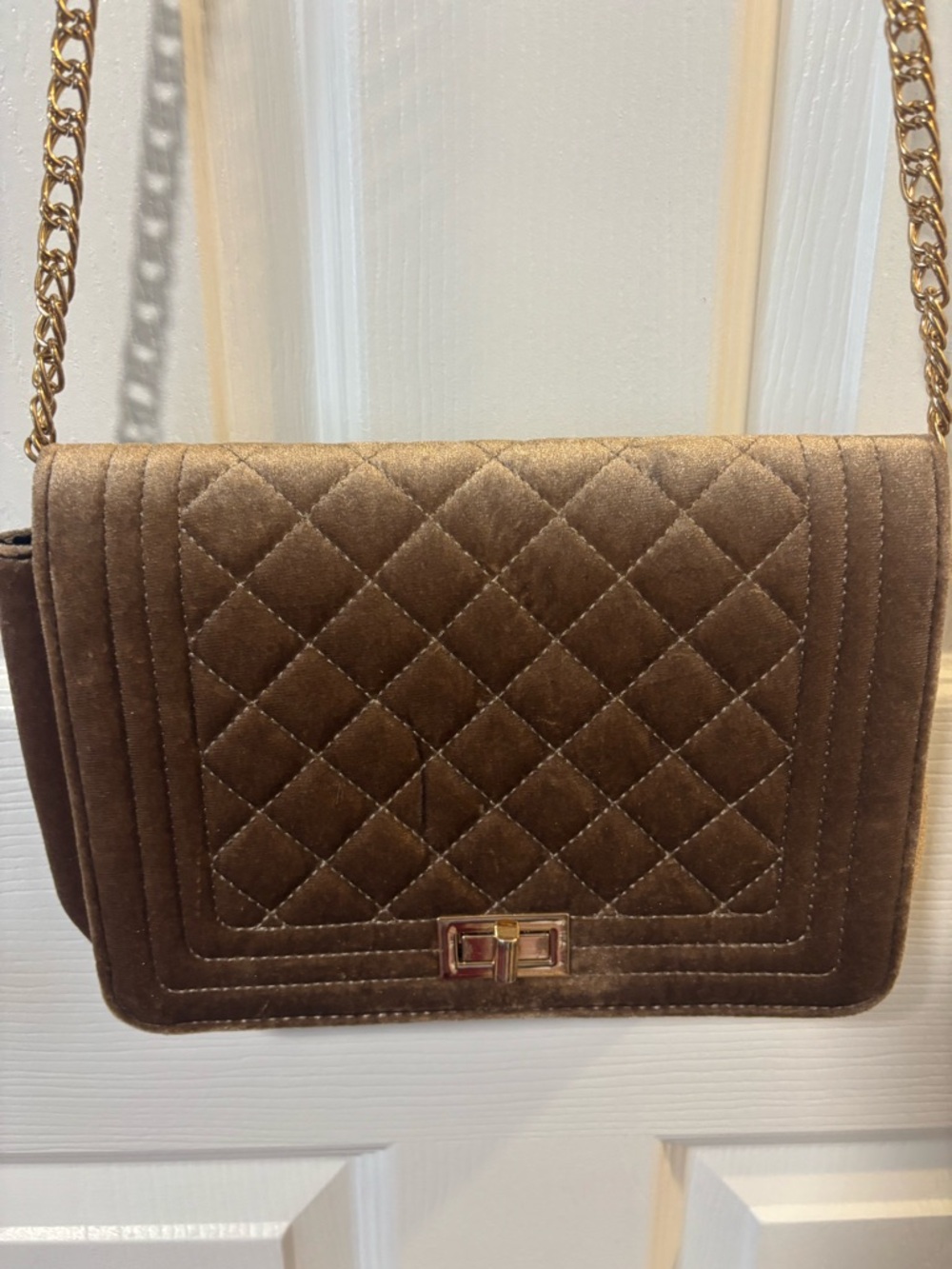 Quilted Velvet Chain Shoulder Bag in Brown